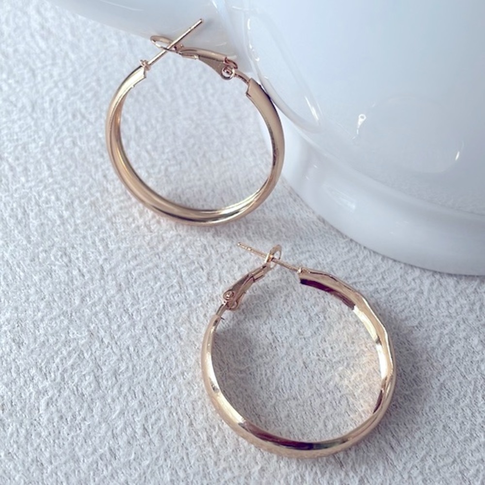 Esmeralda small gold hoops